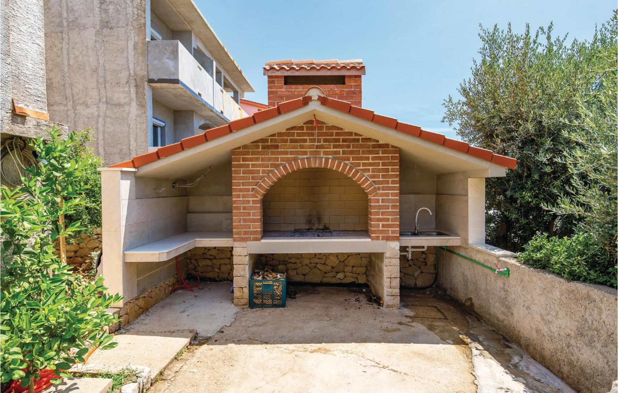 Gorgeous Apartment In Mandre With Kitchen Exterior foto